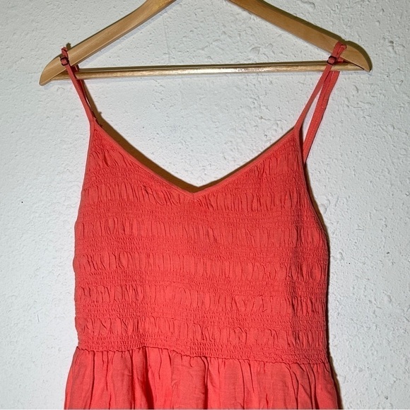 Wild Fable Smocked V-Neck Sleeveless Midi Dress Size Medium Women - Picture 3 of 13